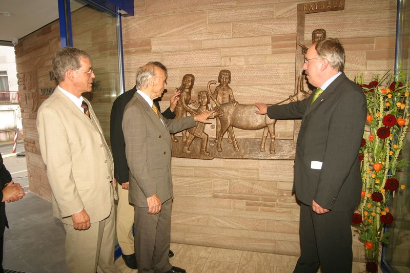 Datei:2005 Enthüllung Goldesel.jpg