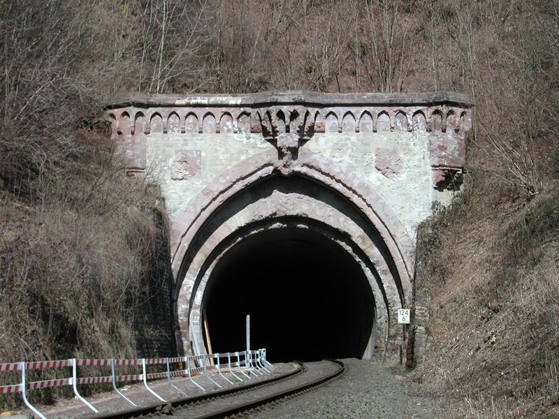 Datei:Dechentunnel Südportal.jpg