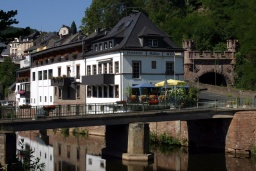 Blick zur alten Kyllbrücke, Zustand vor Neugestaltung 2008